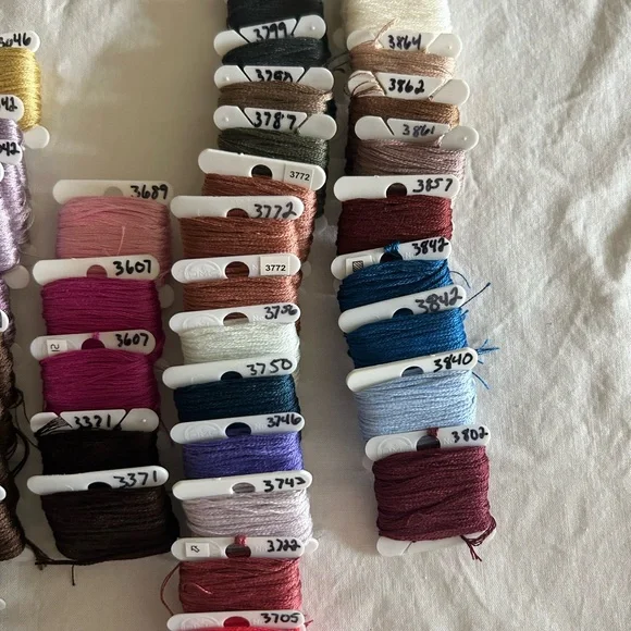 DMC Floss Lot of 120 Bobbins - Picture 5 of 5